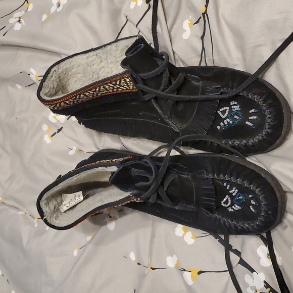Black moccasins - Picture 1 of 1